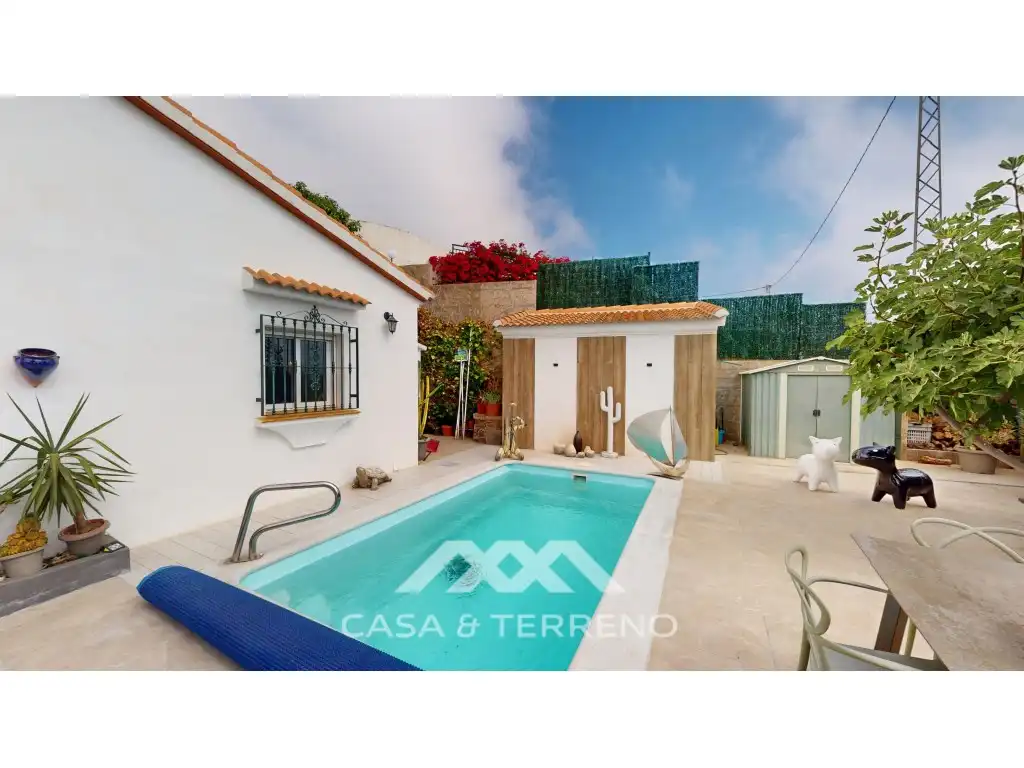 Vista exterior de Casa o xalet en venda en Arenas amb Aire condicionat, Jardí privat i Terrassa