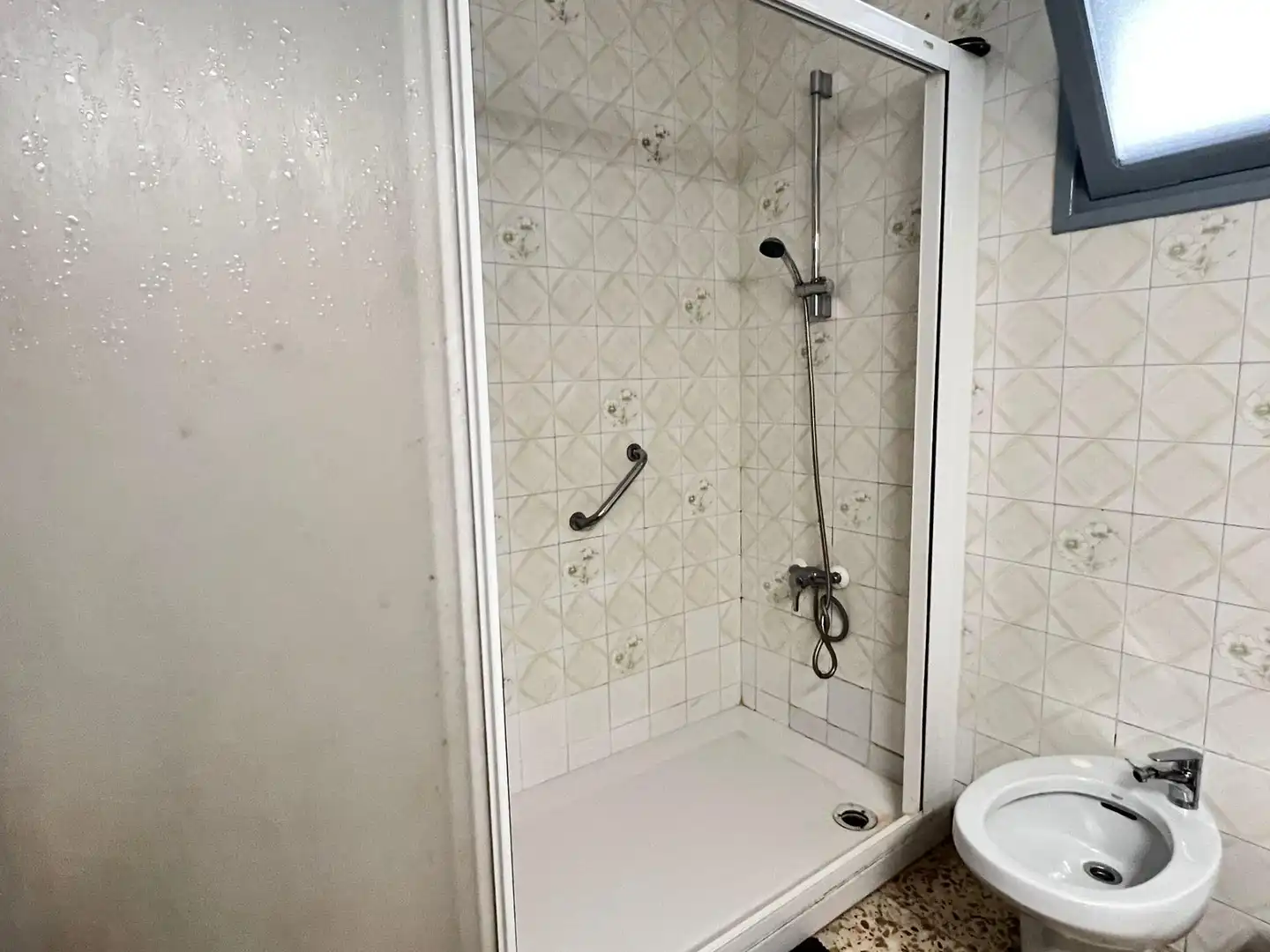 Badezimmer von Wohnung zur untervermieten in Elche / Elx mit Terrasse und Möbliert