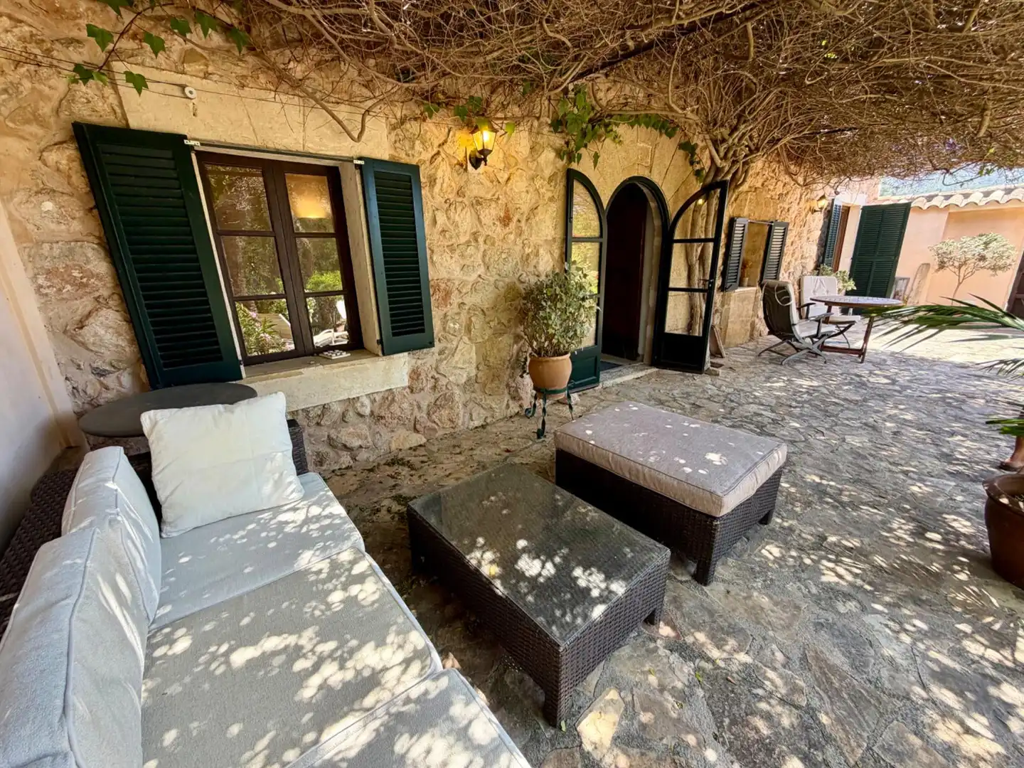 Terrasse von Einfamilien-Reihenhaus zum Verkauf in Andratx mit Klimaanlage, Heizung und Privatgarten