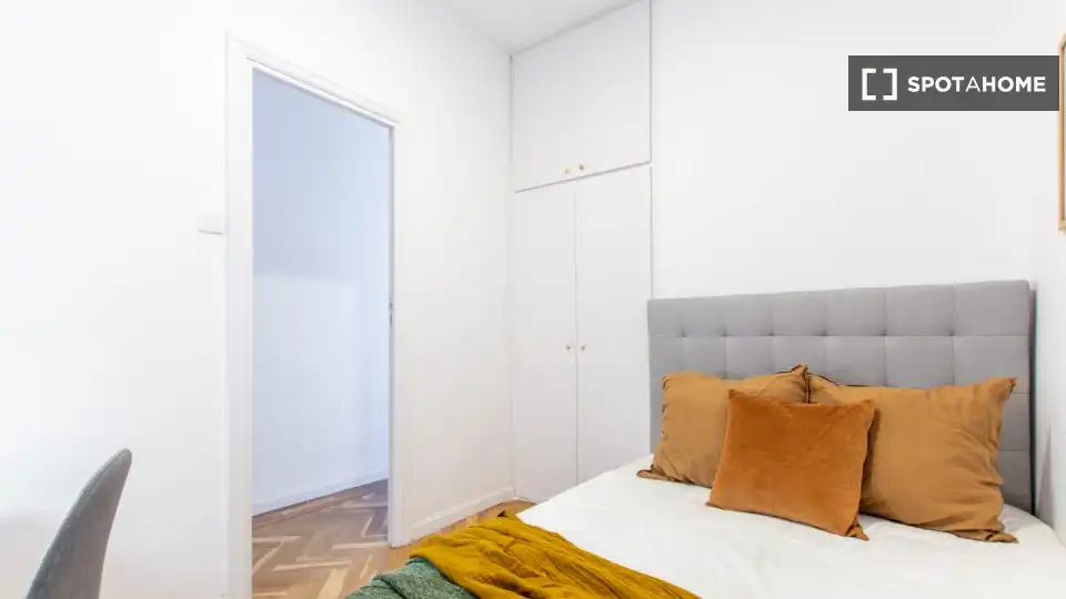 Dormitori de Pis per a compartir en Madrid amb Aire condicionat, Calefacció i Terrassa