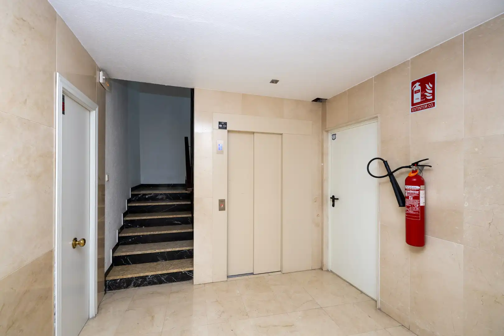 Flat for rent in Granada  with Air Conditioner, Furnished and Washing machine