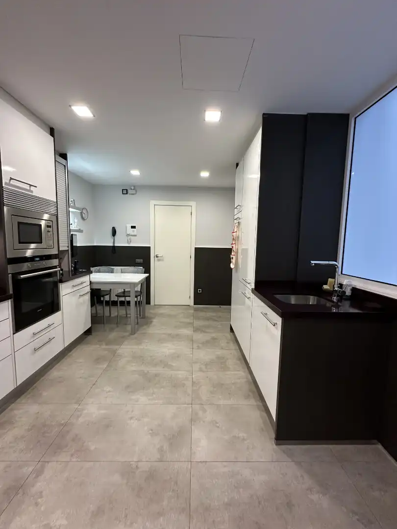 Cuina de Pis de lloguer en Barcelona amb Aire condicionat, Calefacció i Parquet