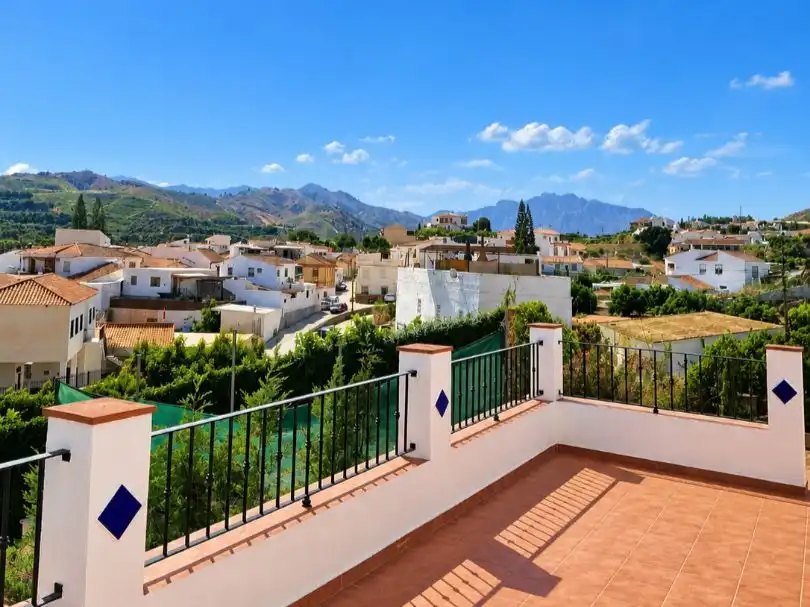 Vista exterior de Casa o xalet en venda en Vélez-Málaga amb Terrassa
