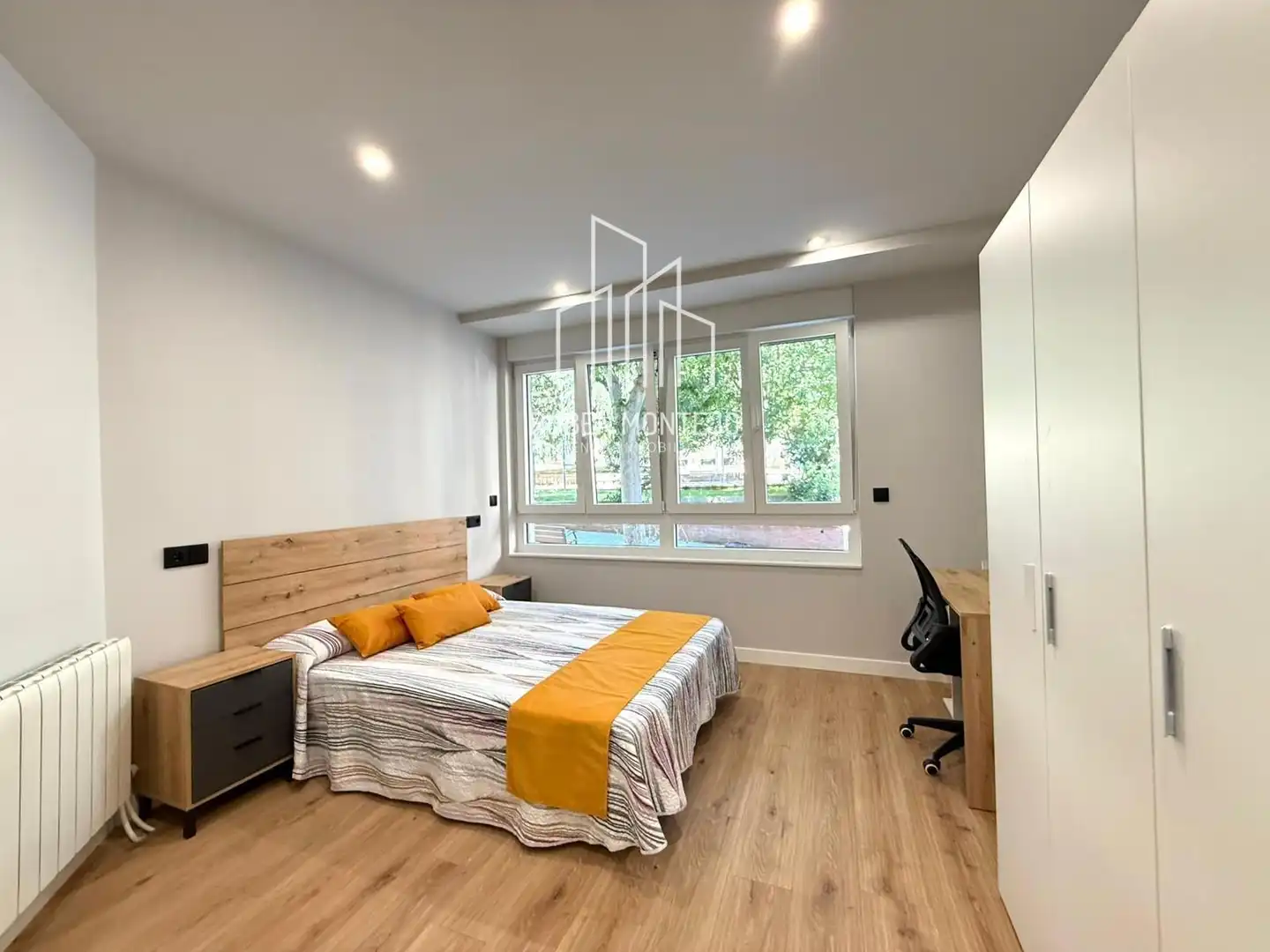 Schlafzimmer von Wohnungen zum Verkauf in Salamanca mit Heizung, Möbliert und Ofen
