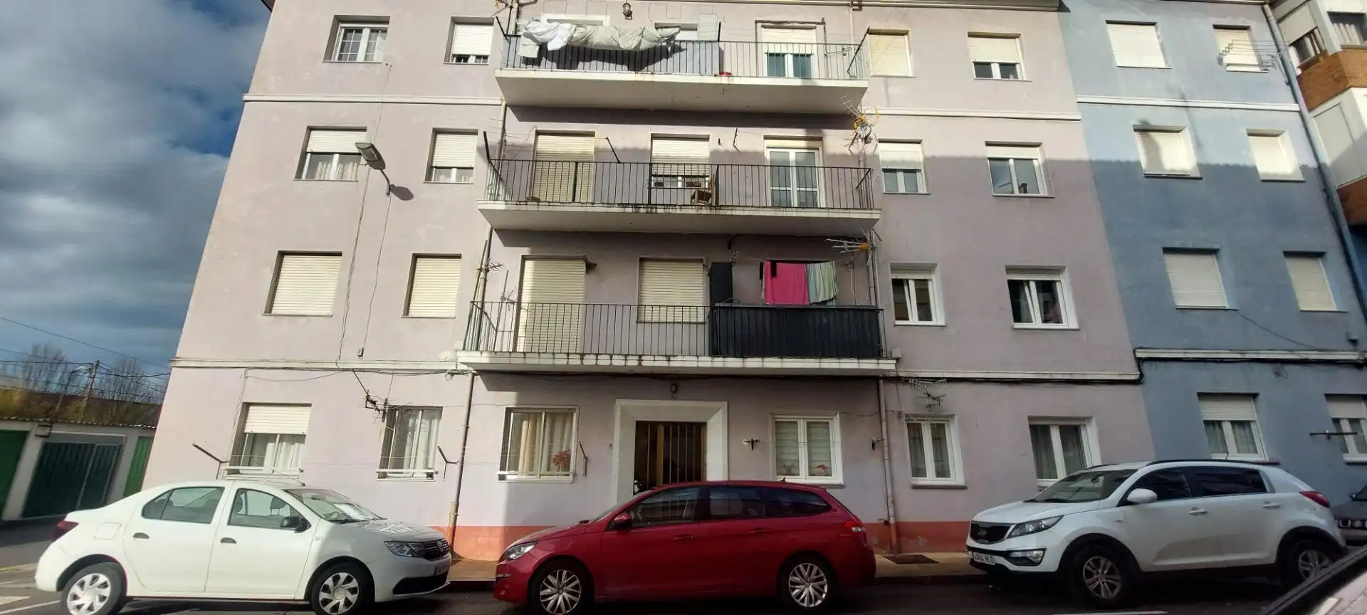 Außenansicht von Wohnung zum Verkauf in Torrelavega  mit Balkon