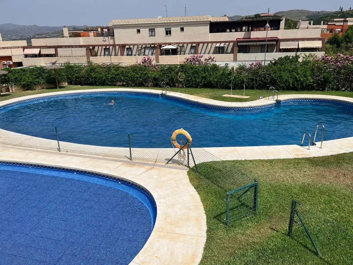 Piscina de Casa adosada en venta en Vélez-Málaga con Aire acondicionado, Calefacción y Jardín privado