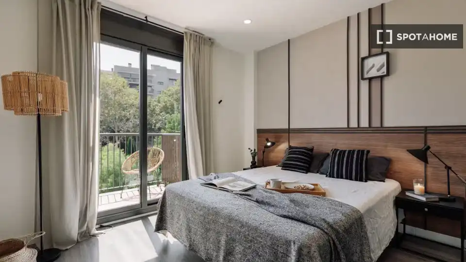 Dormitori de Apartament per a compartir en Barcelona amb Aire condicionat, Terrassa i Moblat
