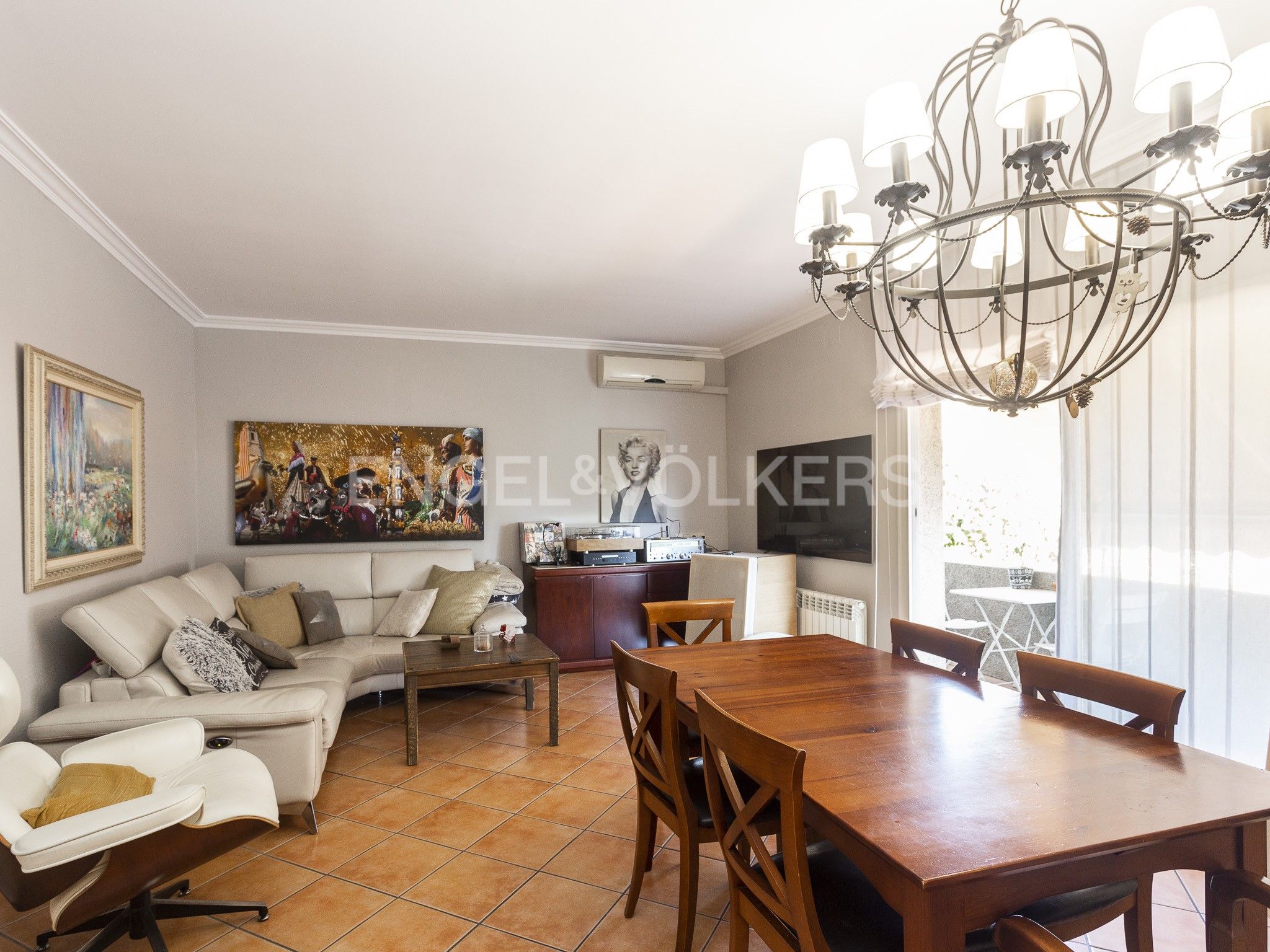 Sala de estar de Casa o chalet en venta en Vilanova i la Geltrú con Aire acondicionado, Calefacción y Jardín privado