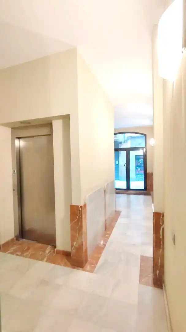Piso en venta en Barcelona con Calefacción y Horno