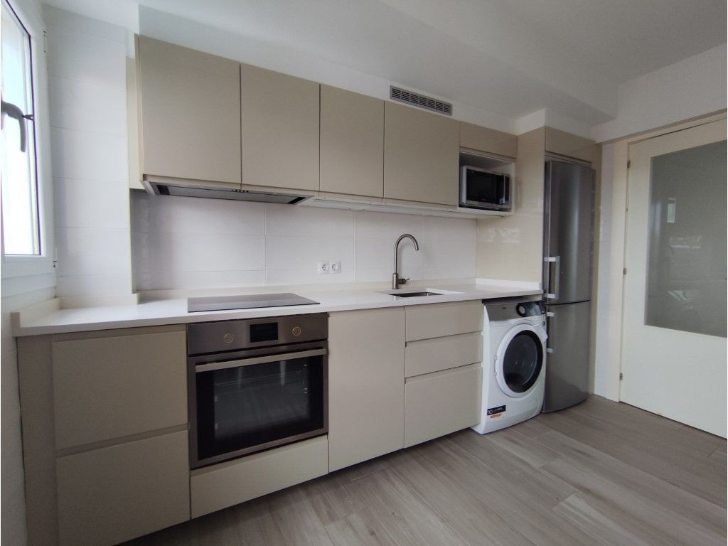 Kitchen of Flat for sale in Vitoria - Gasteiz  with Oven, Washing machine and Microwave