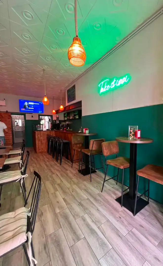 Local comercial en traspàs a La Geltrú - Sant Jordi, imagen 2