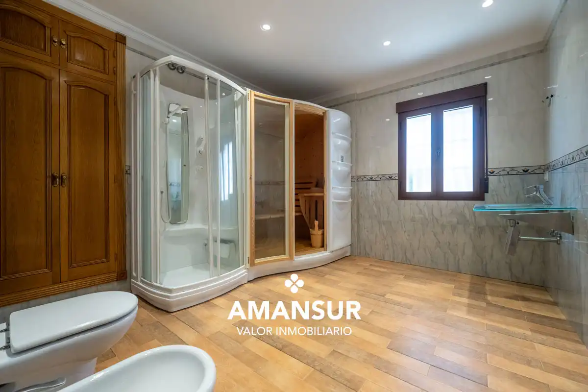 Bathroom of Houses for sale in Islantilla  with Terrace, Swimming Pool and Sauna