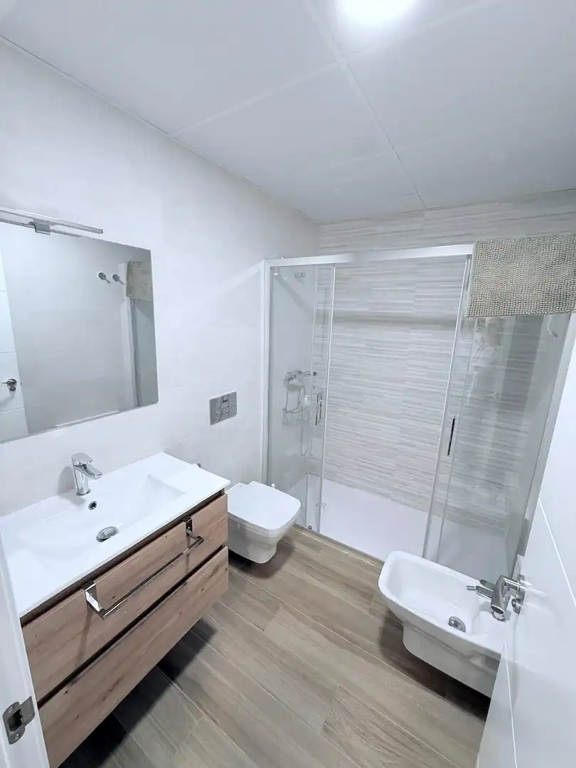 Baño de Piso de alquiler en Vélez-Málaga con Aire acondicionado, Calefacción y Amueblado