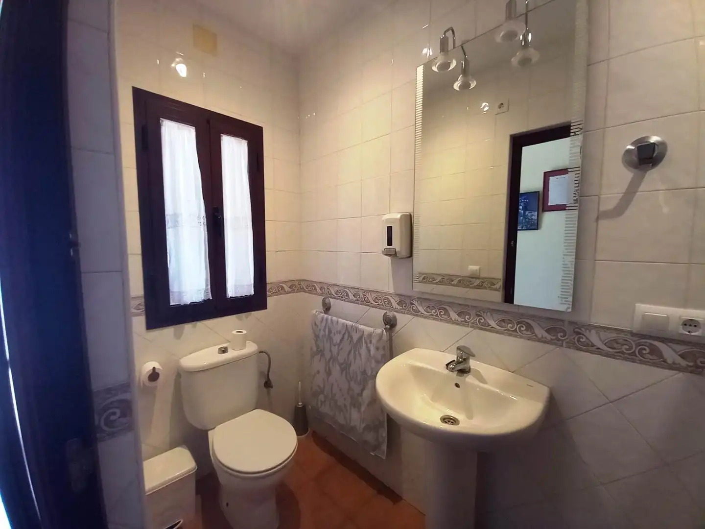 Bathroom of Houses for sale in El Pedroso  with Air Conditioner, Terrace and Storage room