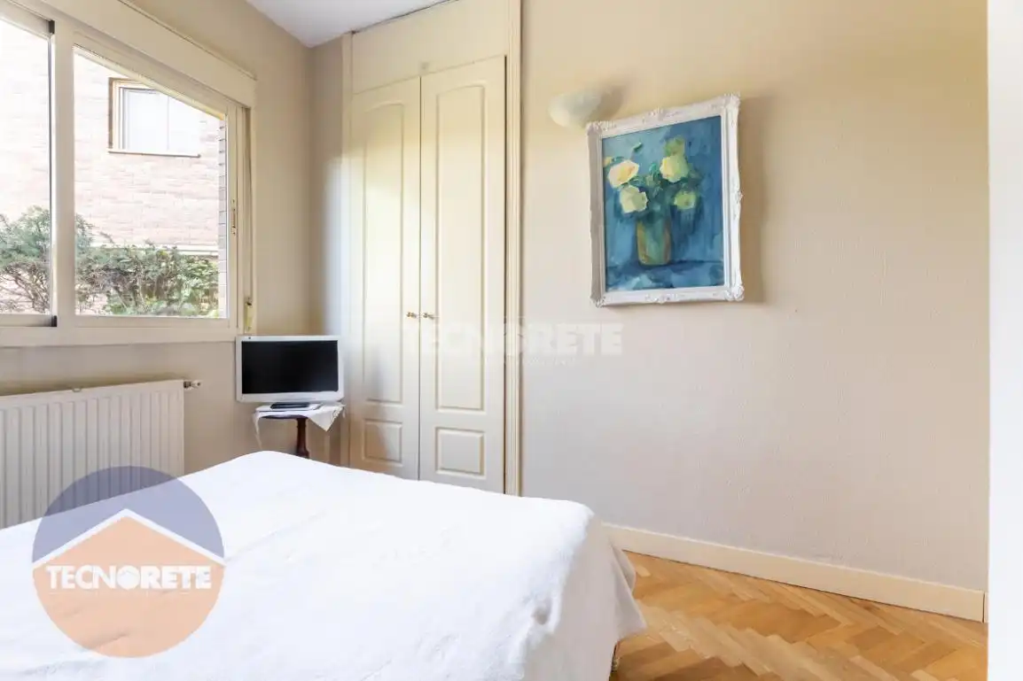 Habitación de Piso en venta en Majadahonda con Aire acondicionado y Piscina comunitaria
