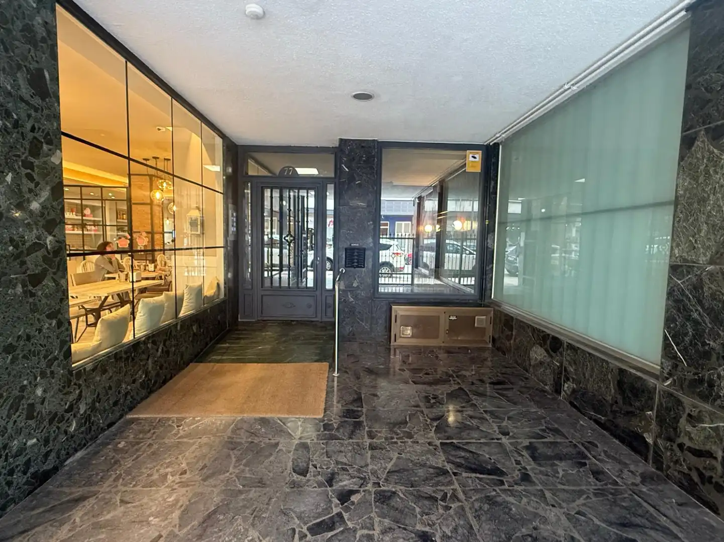 Piso en venta en Avilés con Calefacción, Parquet y Terraza