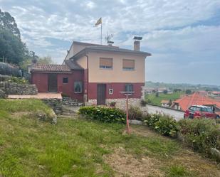 Vista exterior de Casa adosada en venda en San Vicente de la Barquera amb Calefacció i Jardí privat