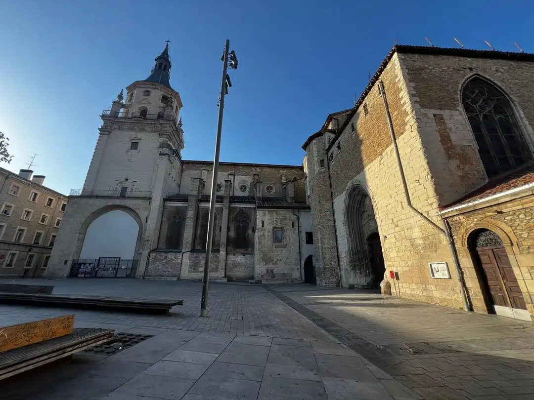 Vista exterior de Pis en venda en Vitoria - Gasteiz amb Calefacció