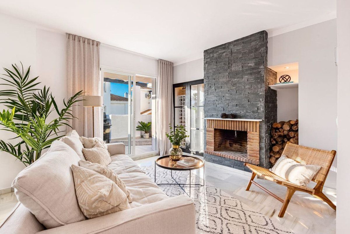 Living room of Attic to rent in Marbella  with Air Conditioner, Heating and Terrace