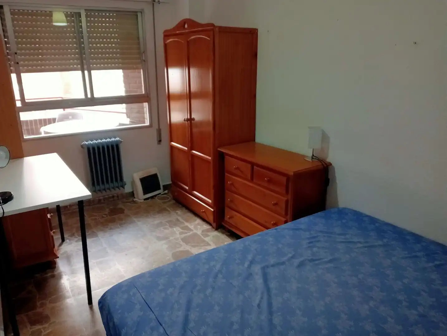 Habitación de Piso de alquiler en Jaén con Aire acondicionado, Calefacción y Amueblado