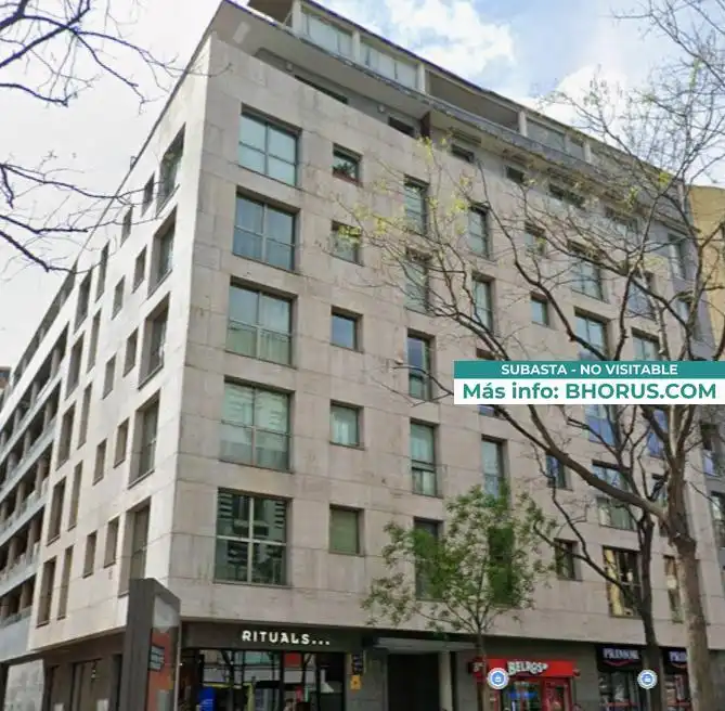Flat with pool for sale in FUENCARRAL 133