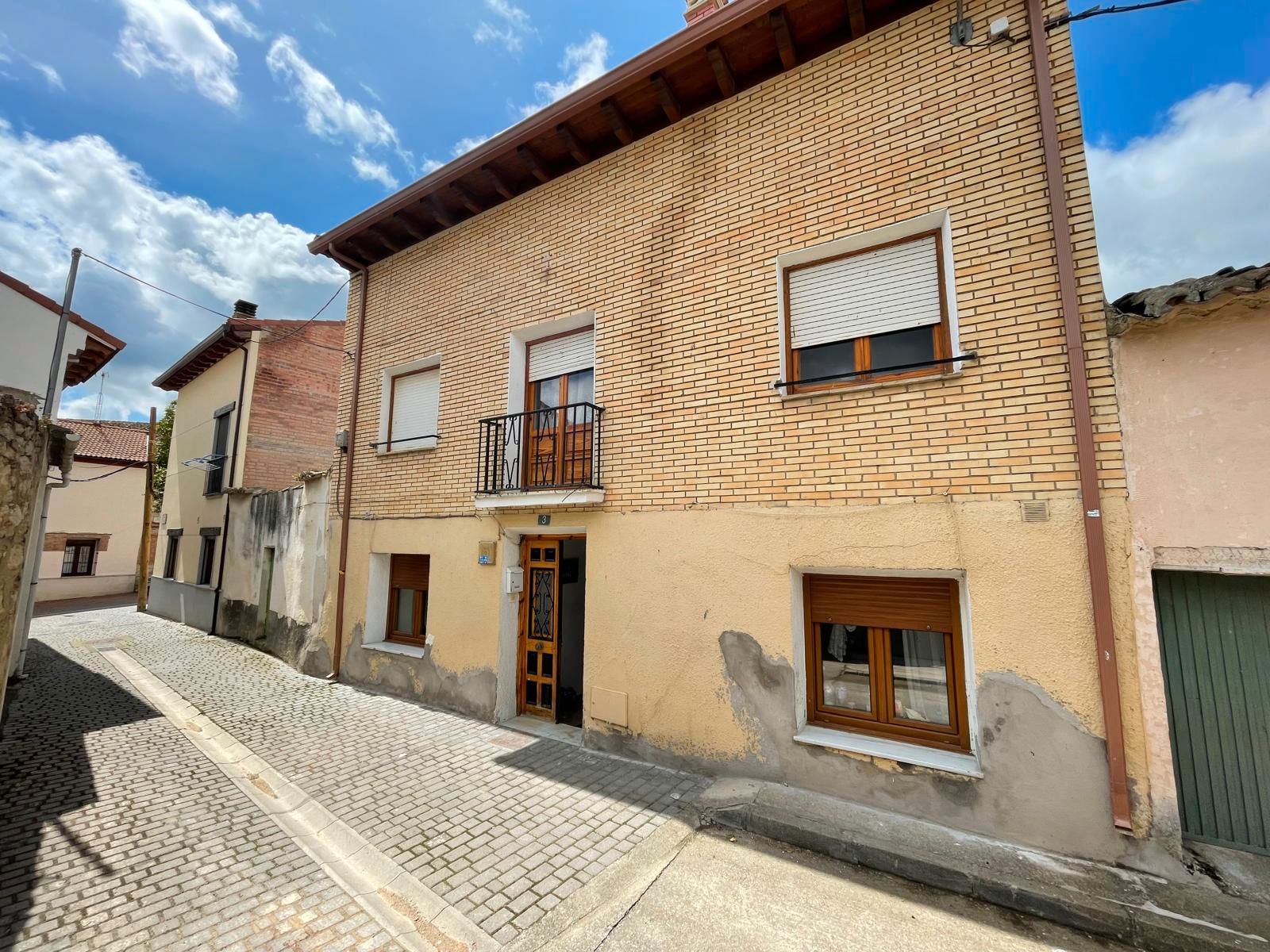 Exterior view of Country house for sale in Villaviudas  with Heating, Private garden and Furnished