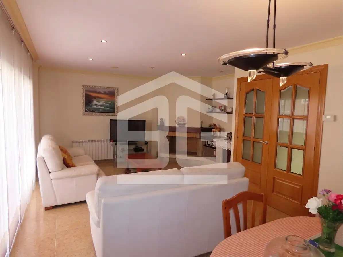 House with terrace for sale in Carrer del Brasil