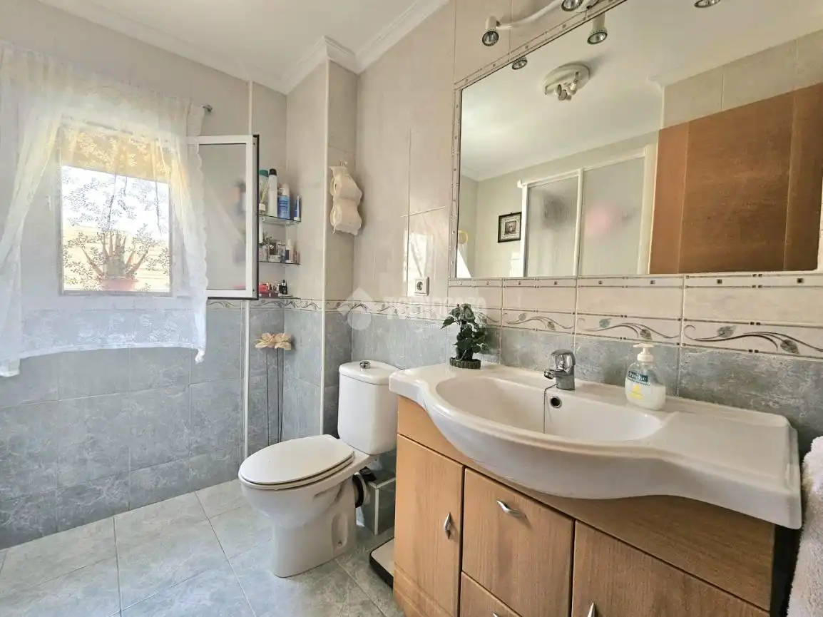 Bathroom of Flat for sale in Mairena del Aljarafe