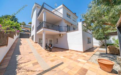 Vista exterior de Casa o xalet en venda en Sant Vicenç de Montalt amb Aire condicionat, Terrassa i Balcó