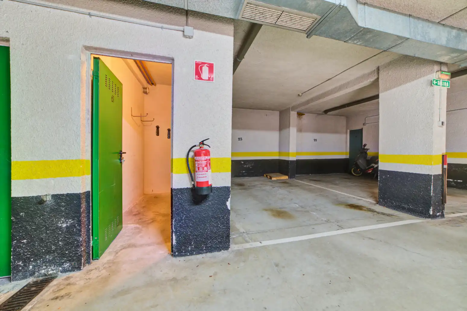 Parking de Piso de alquiler en  Pamplona / Iruña con Calefacción, Parquet y Trastero