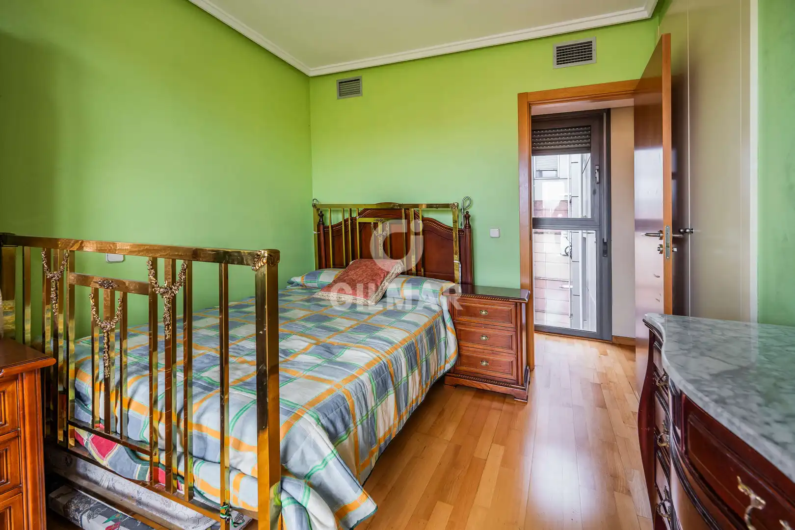 Schlafzimmer von Dachboden zum Verkauf in Madrid mit Heizung, Privatgarten und Abstellraum
