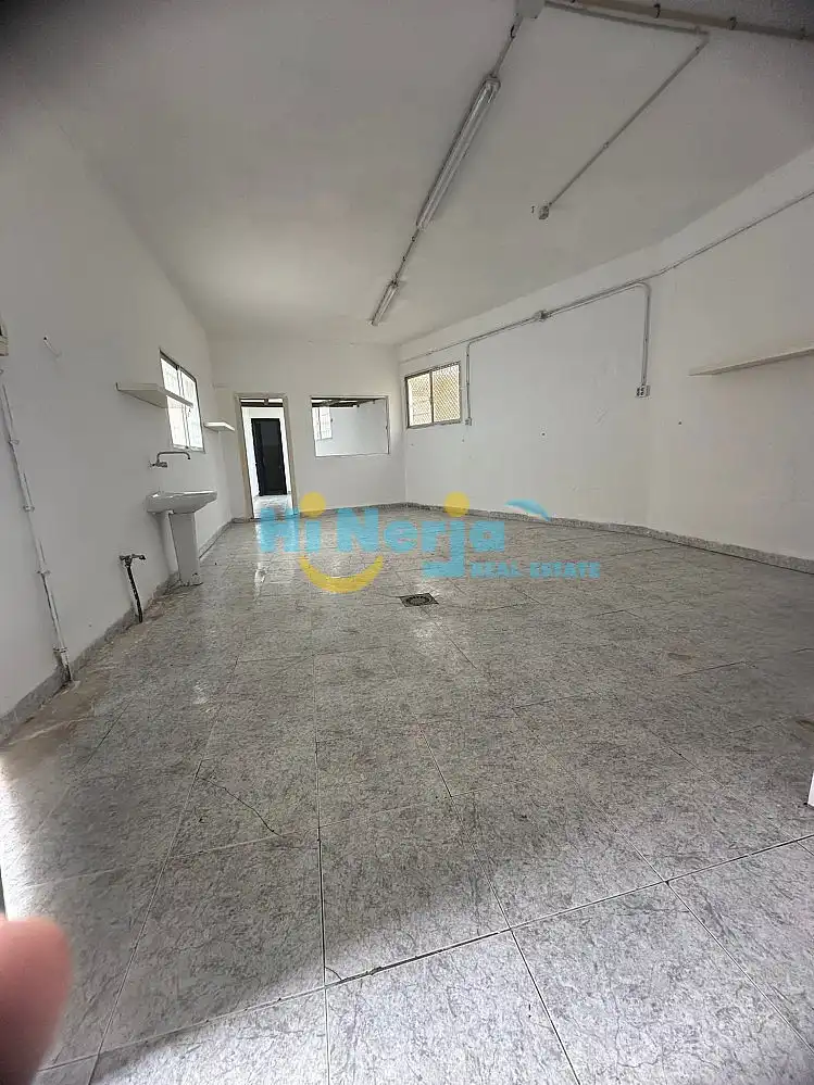 Nave industrial de alquiler en Nerja