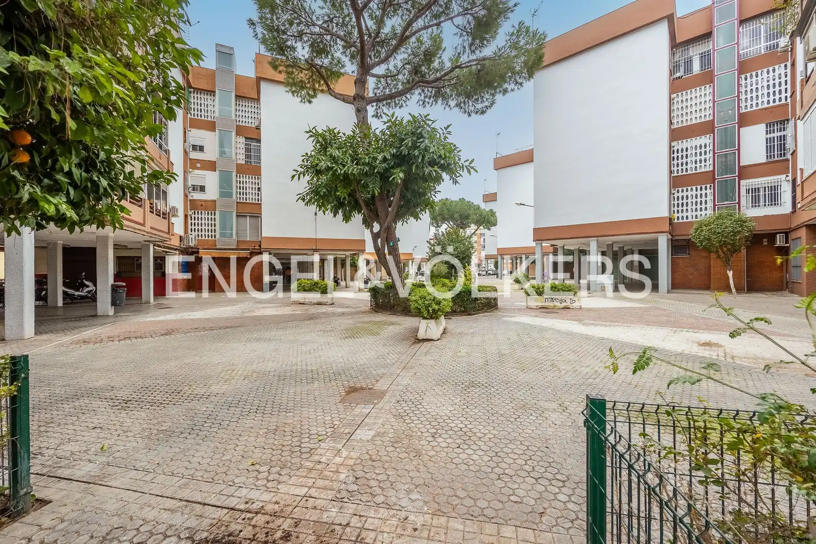 Exterior view of Flat for sale in Sevilla  with Heating, Swimming Pool and Balcony