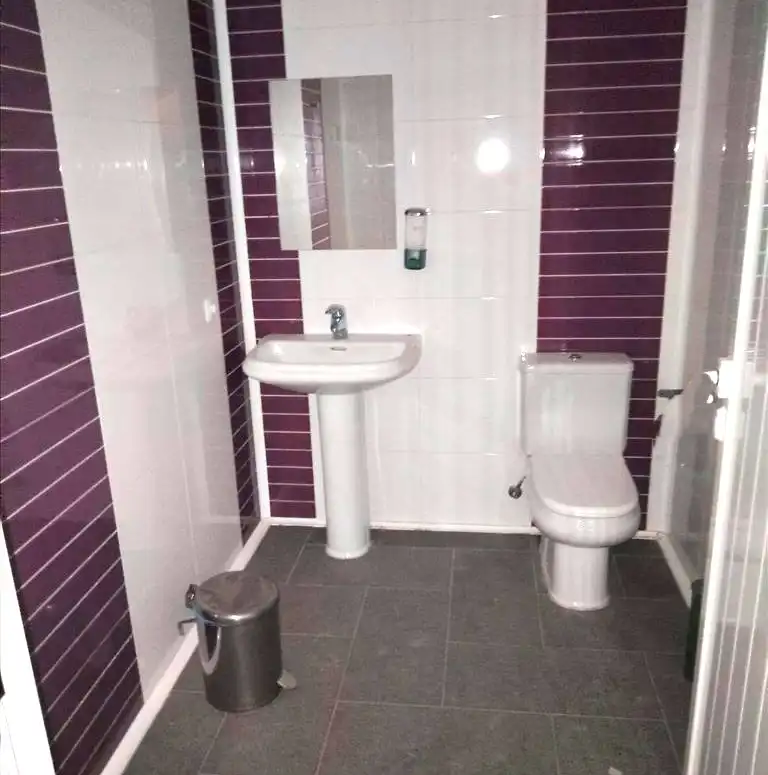 Badezimmer von Büro zum Verkauf in Santurde de Rioja