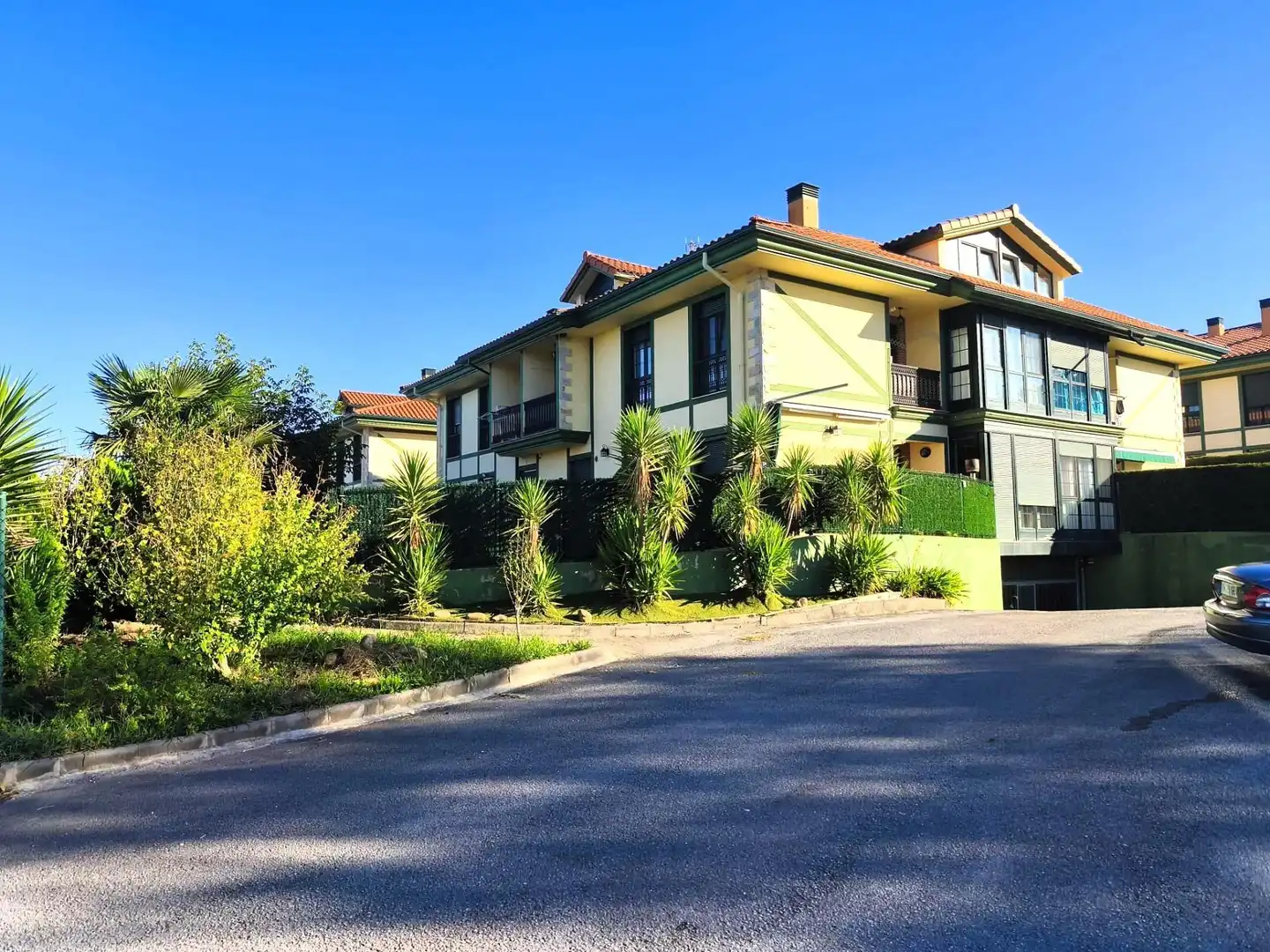Vista exterior de Planta baja en venta en Penagos, Cantabria