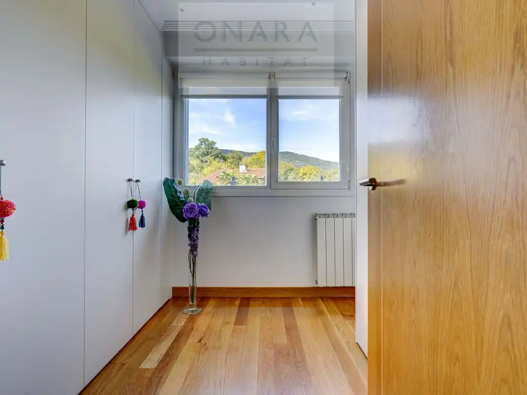 Habitación de Casa adosada en venta en Hondarribia con Jardín privado y Piscina comunitaria