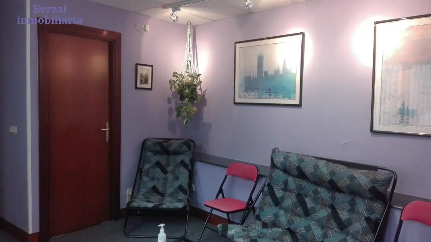 Sala de estar de Oficina en venta en  Logroño con Calefacción