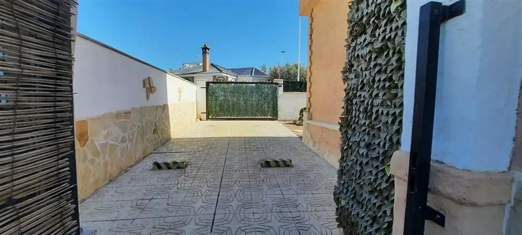 Vista exterior de Casa o xalet en venda en Mazarrón amb Aire condicionat, Calefacció i Jardí privat