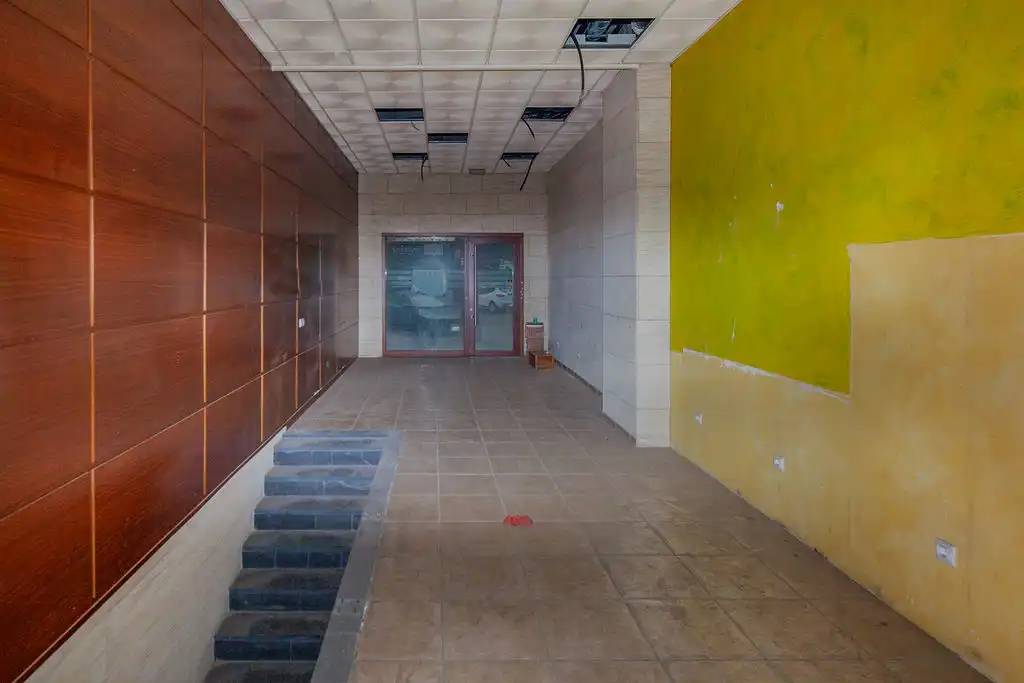 Business premises for sale in Av República Argentina, imagen 3