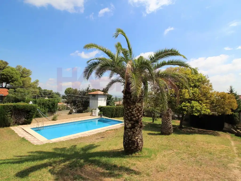 Piscina de Casa o chalet en venta en Chiva con Aire acondicionado, Calefacción y Amueblado