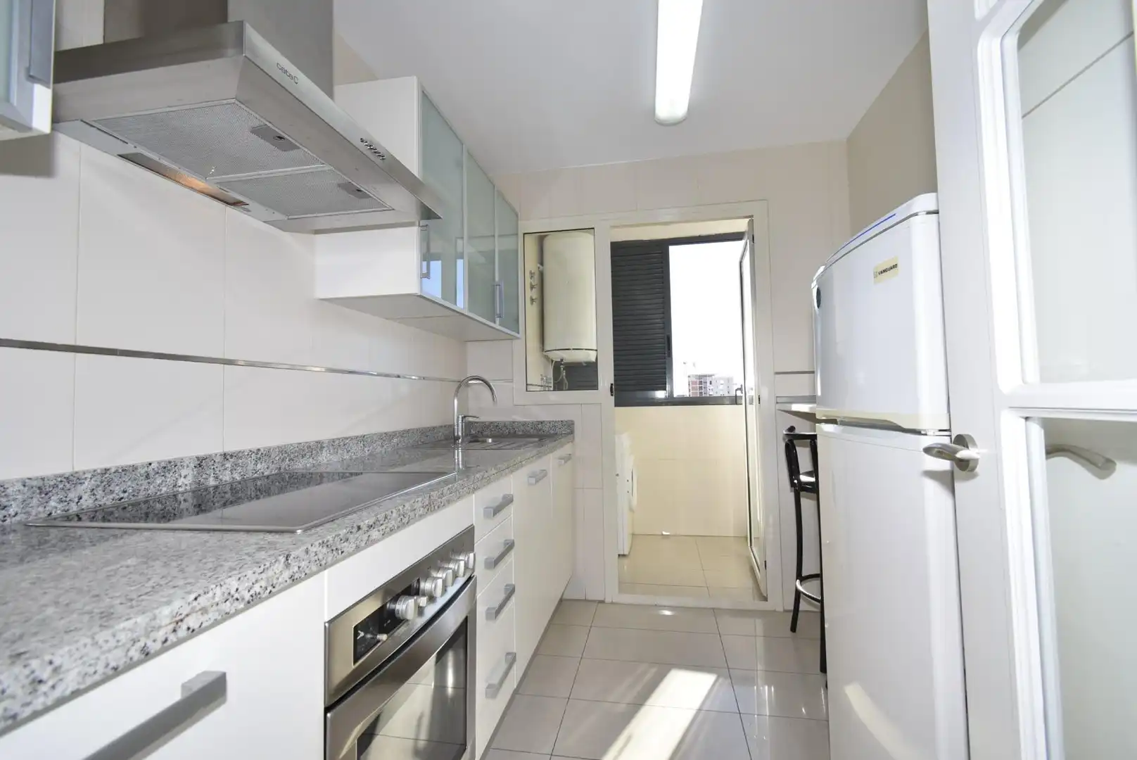 Cocina de Apartamento en venta en Benidorm con Aire acondicionado, Calefacción y Jardín privado