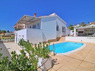 Detached house with pool for sale in Cometa