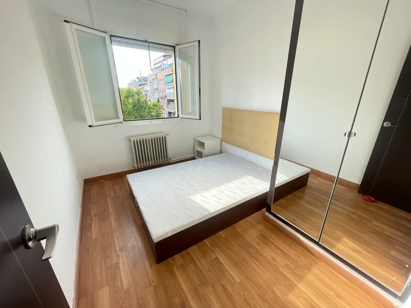 Habitación de Piso de alquiler en Madrid con Calefacción, Amueblado y Lavadora