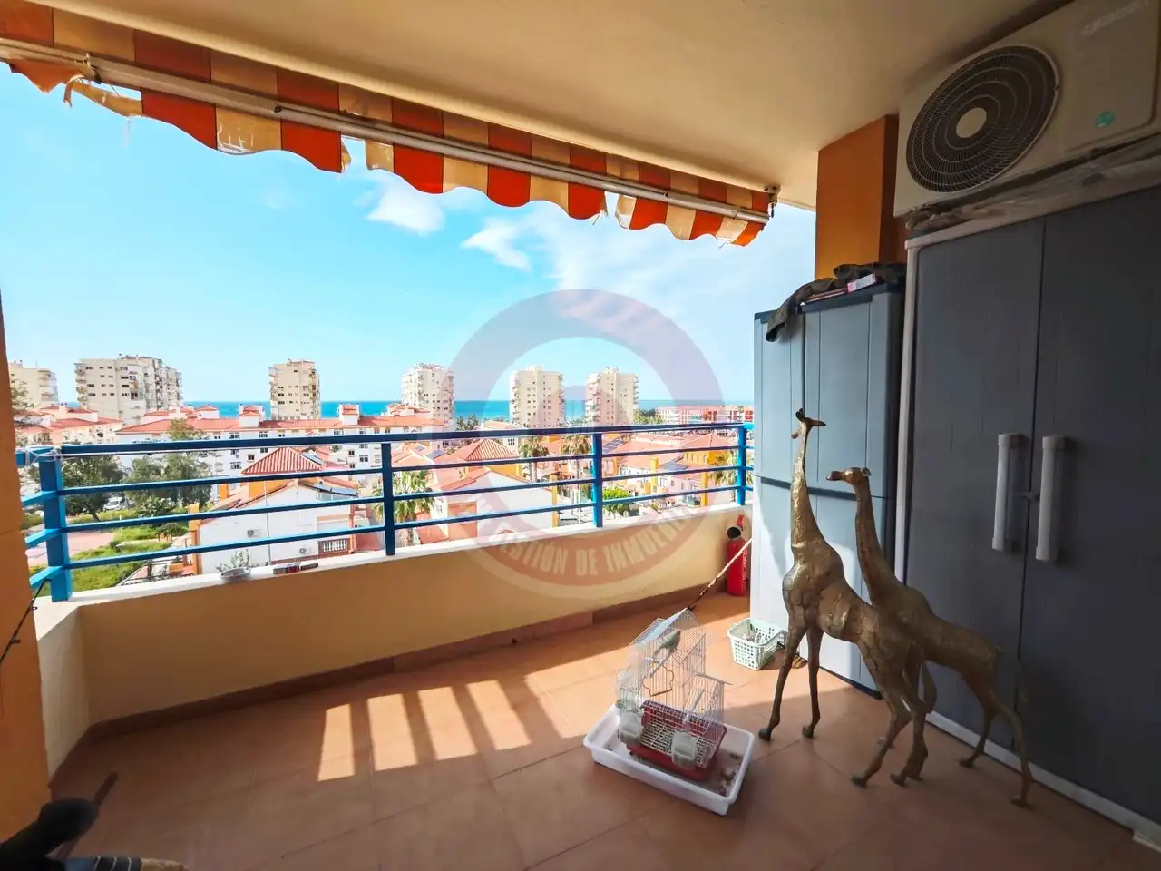 Außenansicht von Wohnung zum Verkauf in Algarrobo mit Klimaanlage, Terrasse und Gemeinschaftspool
