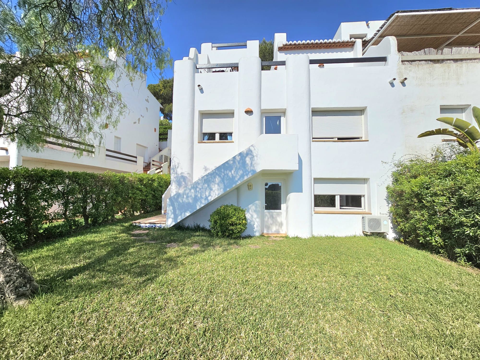 Außenansicht von Einfamilien-Reihenhaus miete in Jávea / Xàbia mit Klimaanlage, Heizung und Privatgarten