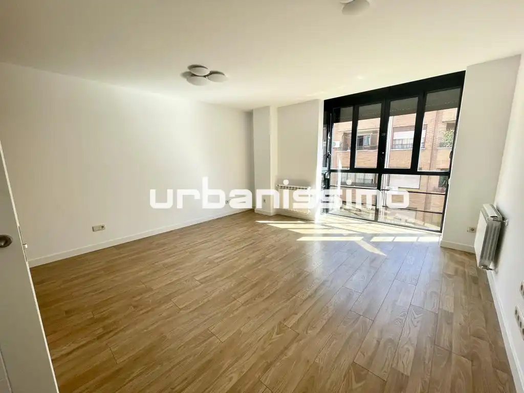 Flat for rent in Calle de Granada, Pacífico