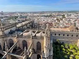 Vista exterior de Edifici en venda en Sevilla