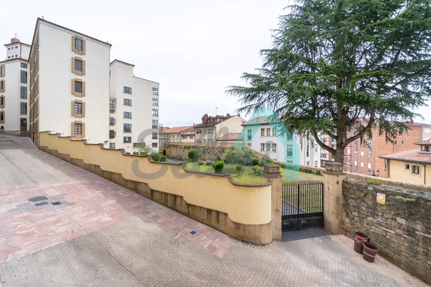 Exterior view of Study for rent in Oviedo   with Heating, Parquet flooring and Furnished
