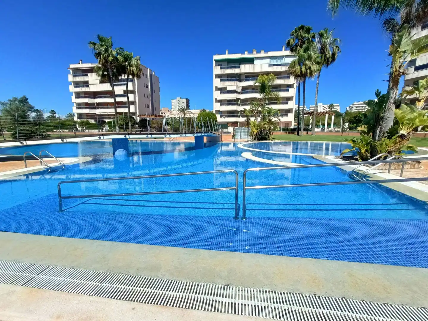 Flat with pool for sale in Los Arenales del Sol