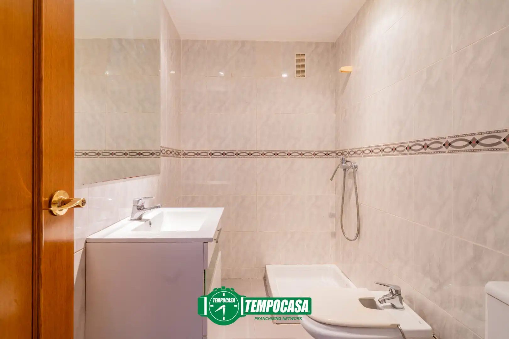 Baño de Piso en venta en Valencia con Aire acondicionado, Calefacción y Internet